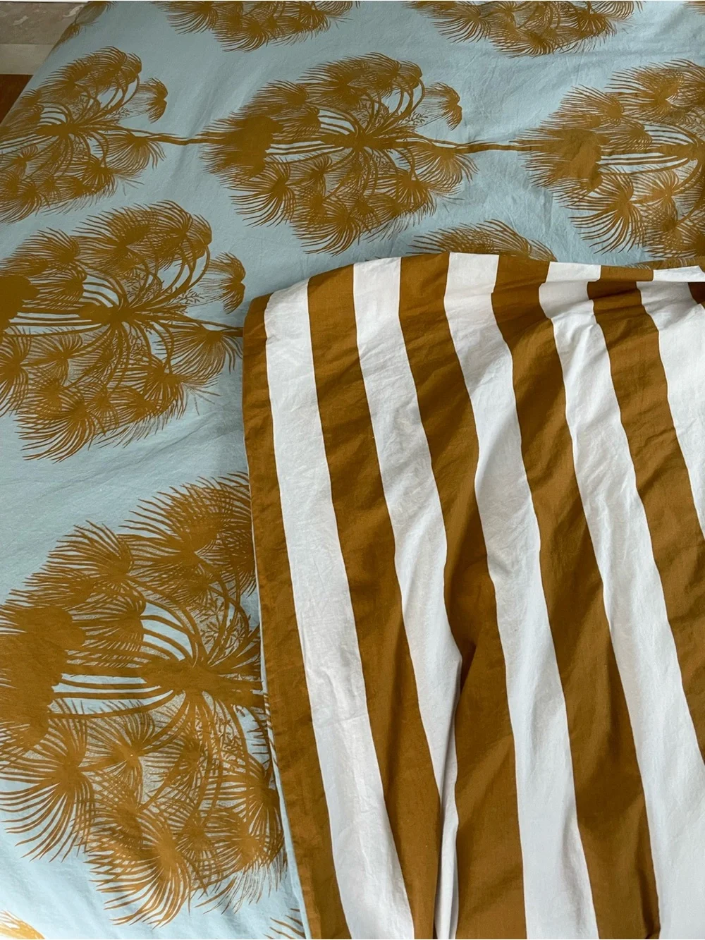 Lux Palm Print Duvet Cover Set in Sky Blue and Tan plus 4 pillow cases